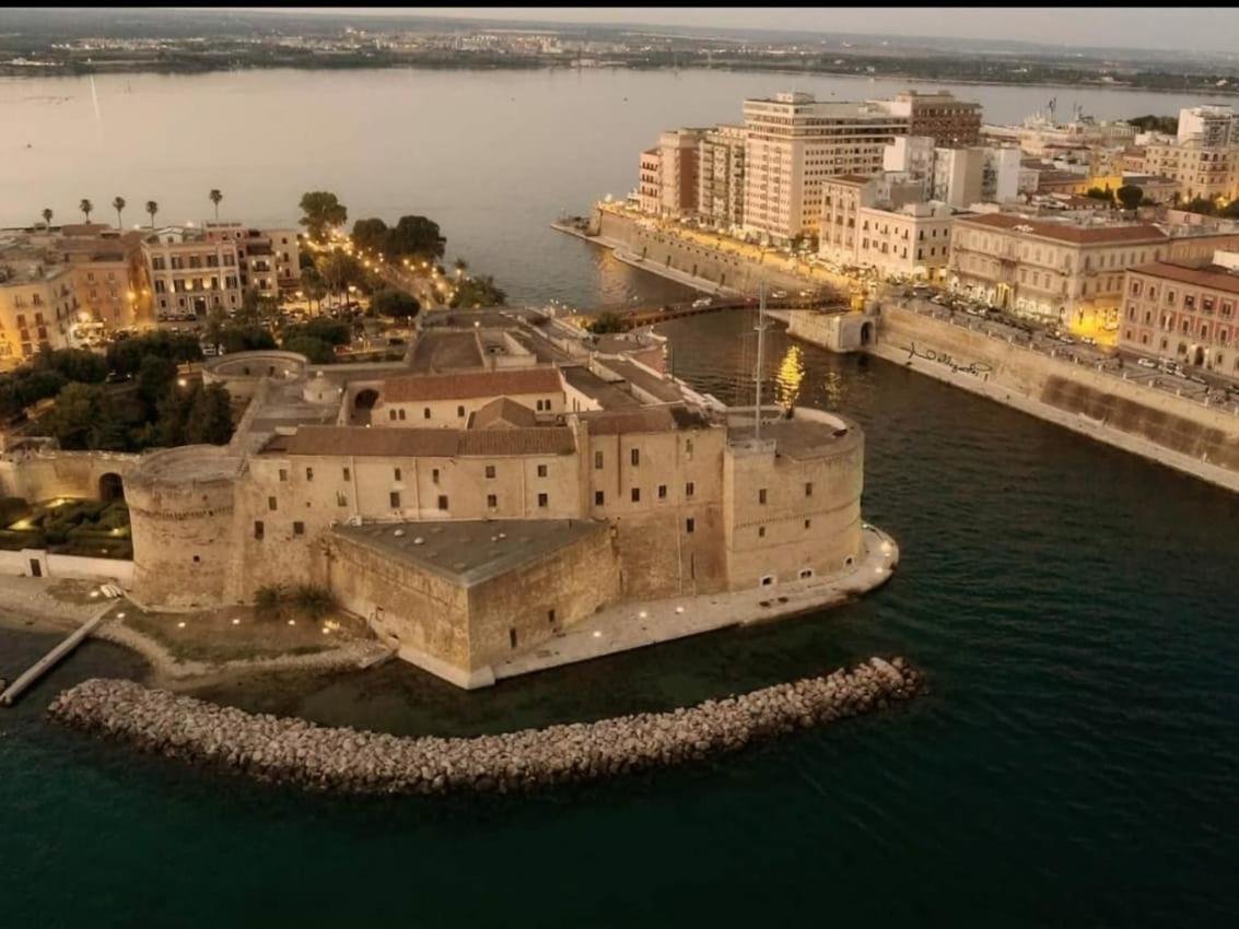 Casa Santagostino Apartment Taranto Luaran gambar